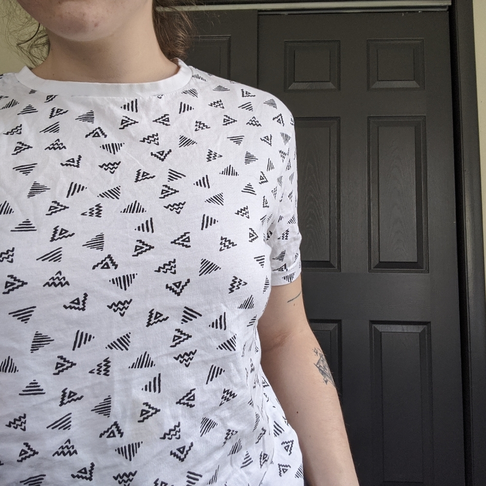 Triangle Pattern Tee - Picture 3 of 3